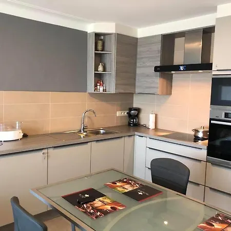 Apartment Zeedijk 232